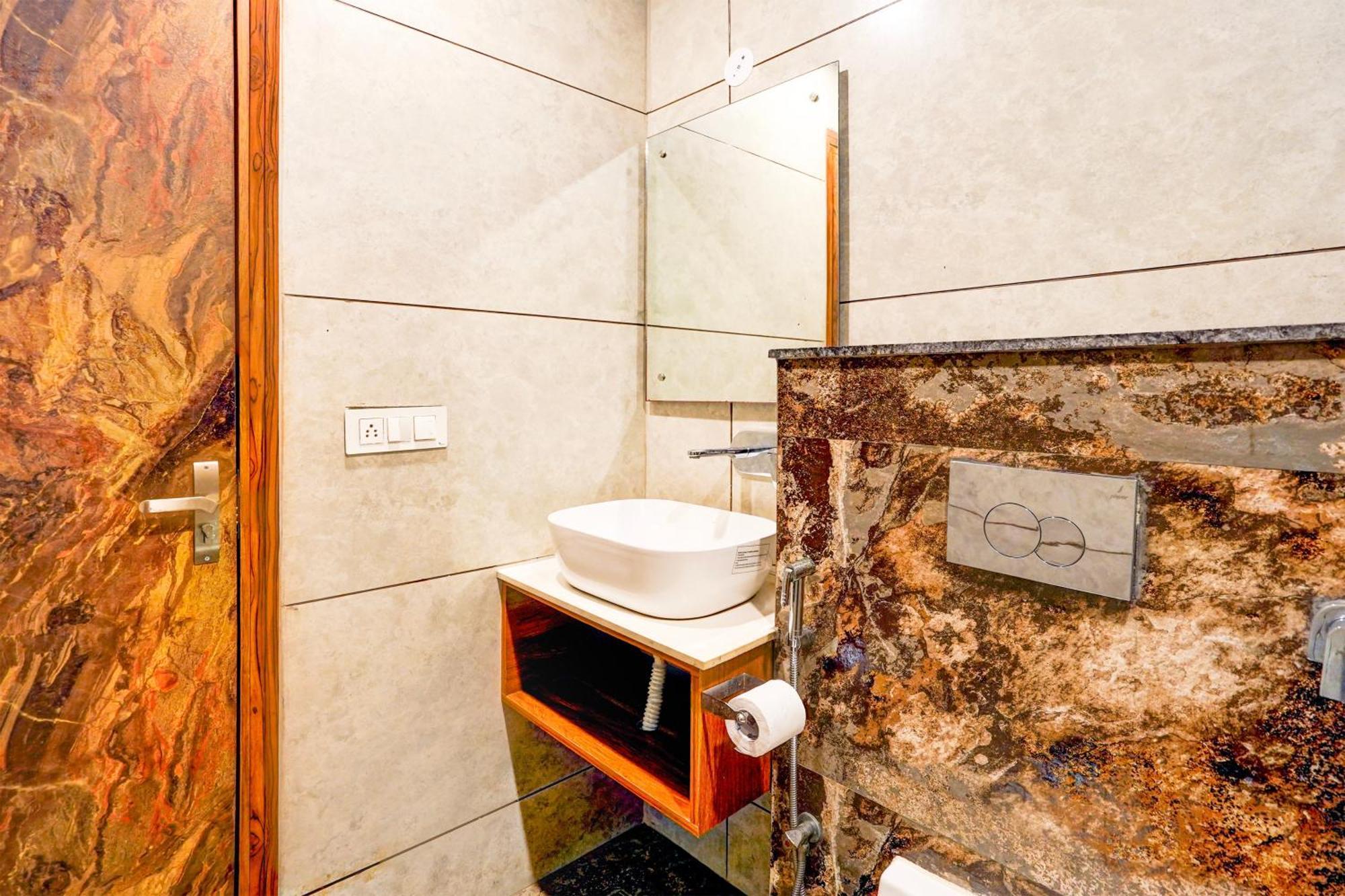 Hotel Marina Near Igi Airport Delhi ニューデリー エクステリア 写真