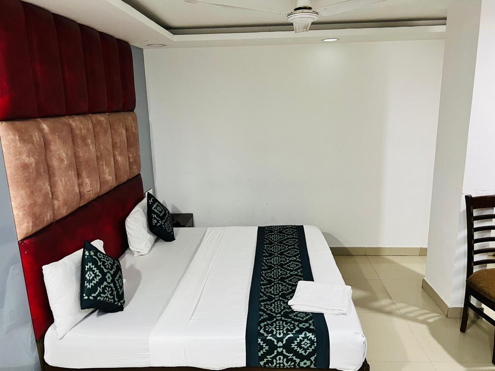 Hotel Marina Near Igi Airport Delhi ニューデリー エクステリア 写真