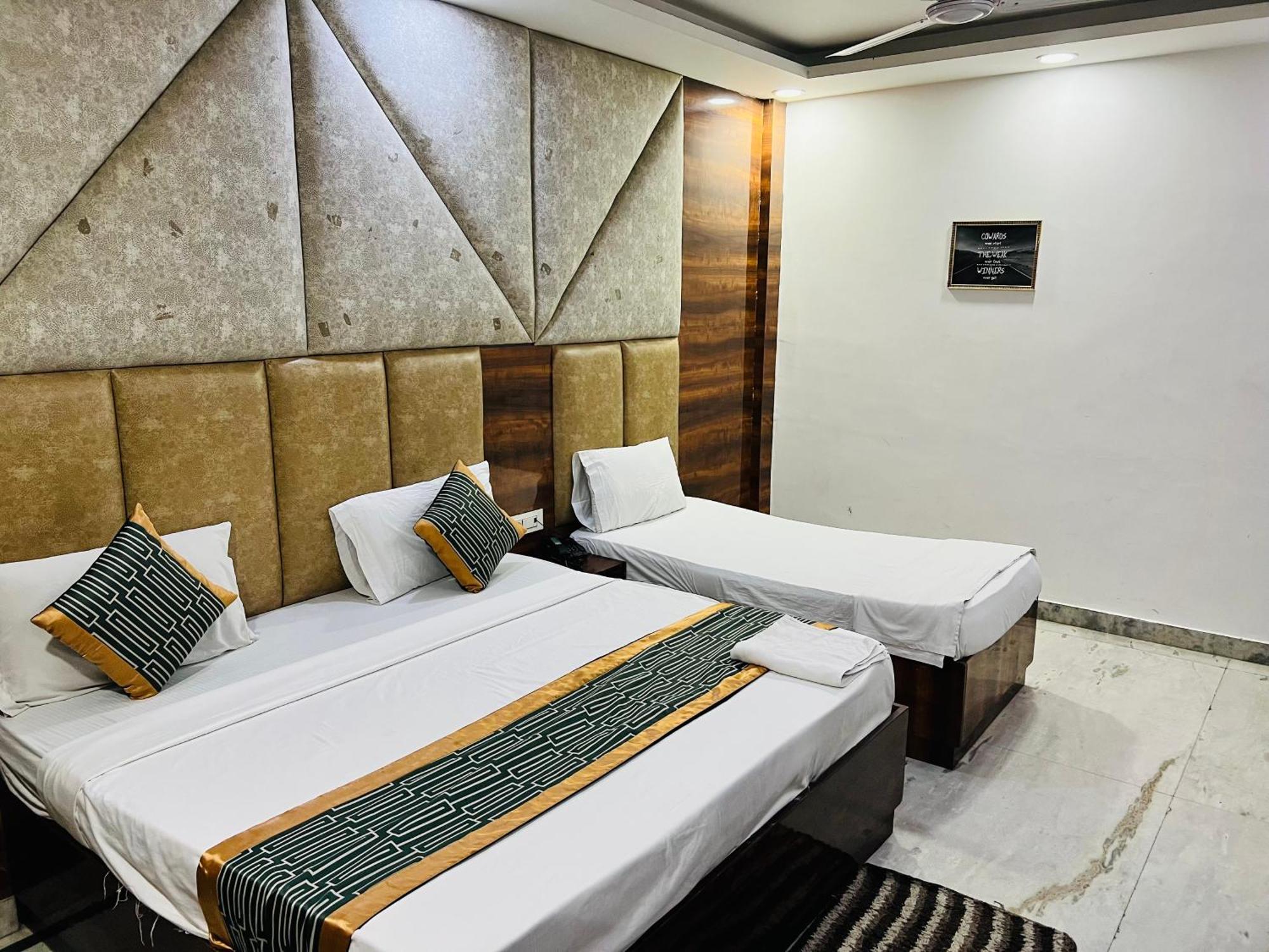 Hotel Marina Near Igi Airport Delhi ニューデリー エクステリア 写真