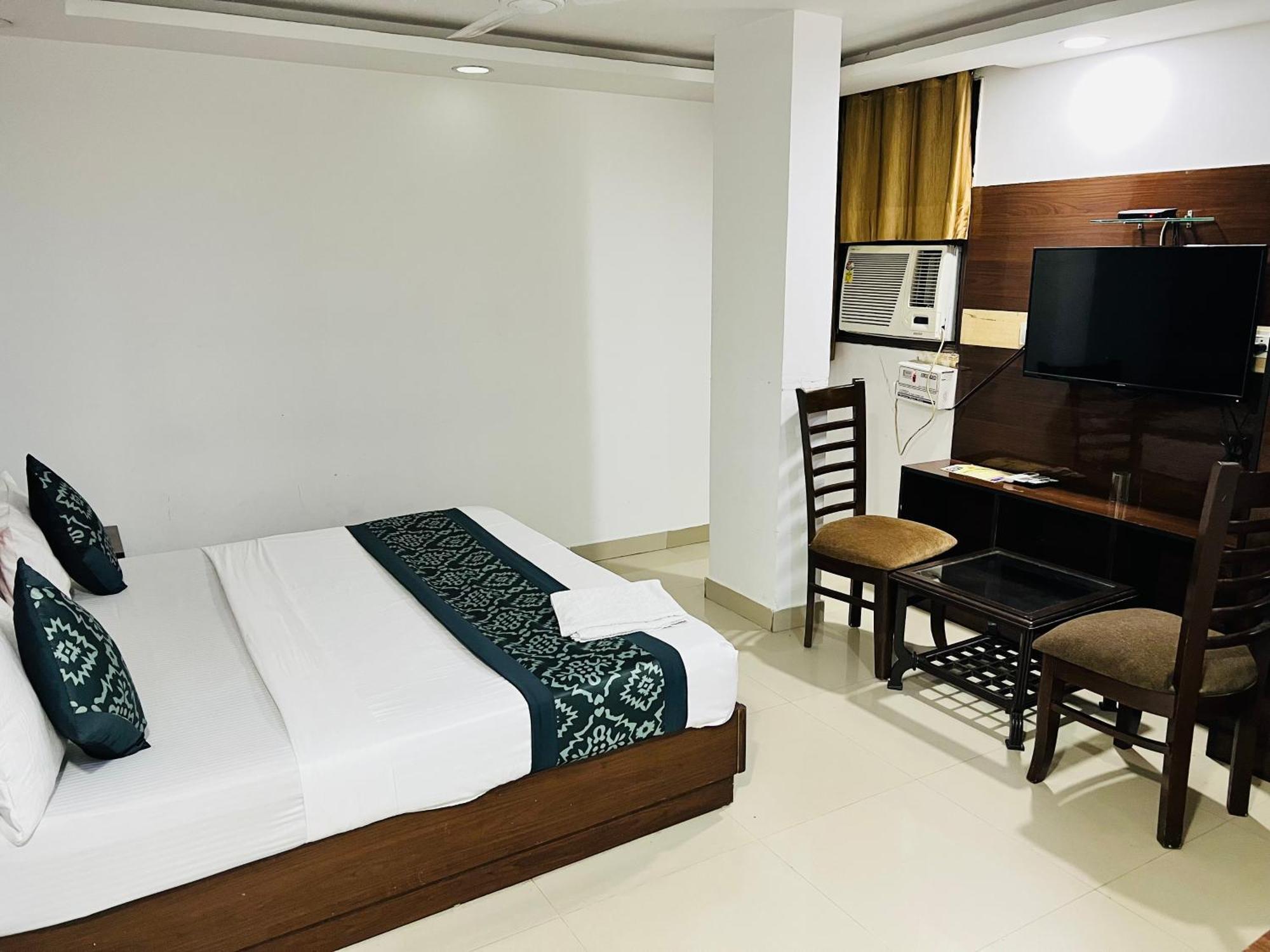 Hotel Marina Near Igi Airport Delhi ニューデリー エクステリア 写真