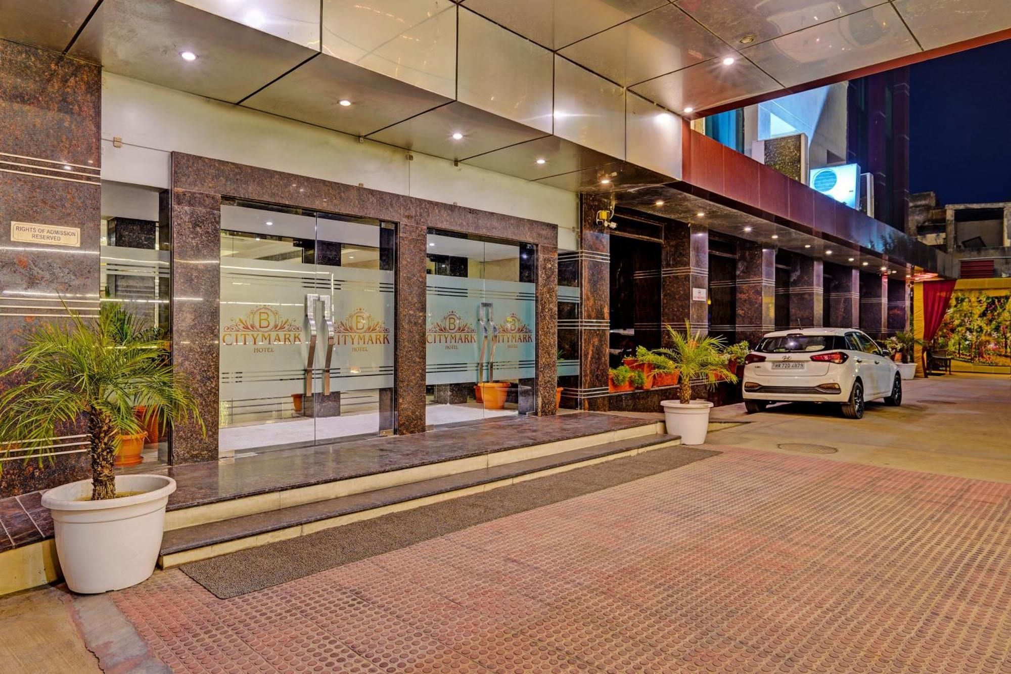 Hotel Marina Near Igi Airport Delhi ニューデリー エクステリア 写真